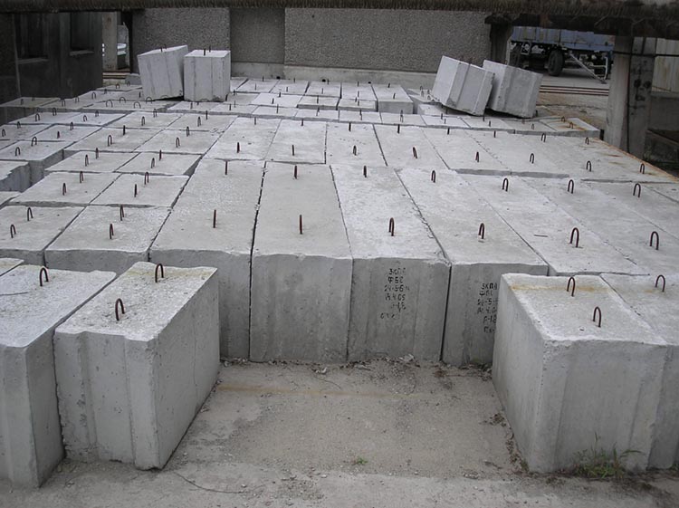 Zajedno s betonskim blokovima zaklade FBS