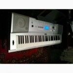 Продам синтезатор Yamaha DGX-220+чехол+стойка