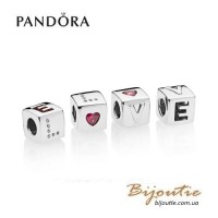 Шарм PANDORA Кубик любви ― Бусина 797811CZR