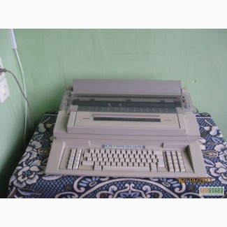 Продам пишущую машинку olivetti et personal 2450 md