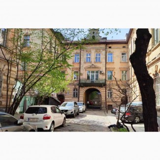 Продається двокімнатна квартира у центрі міста, по вул. Куліша, 25(б). 78м.кв