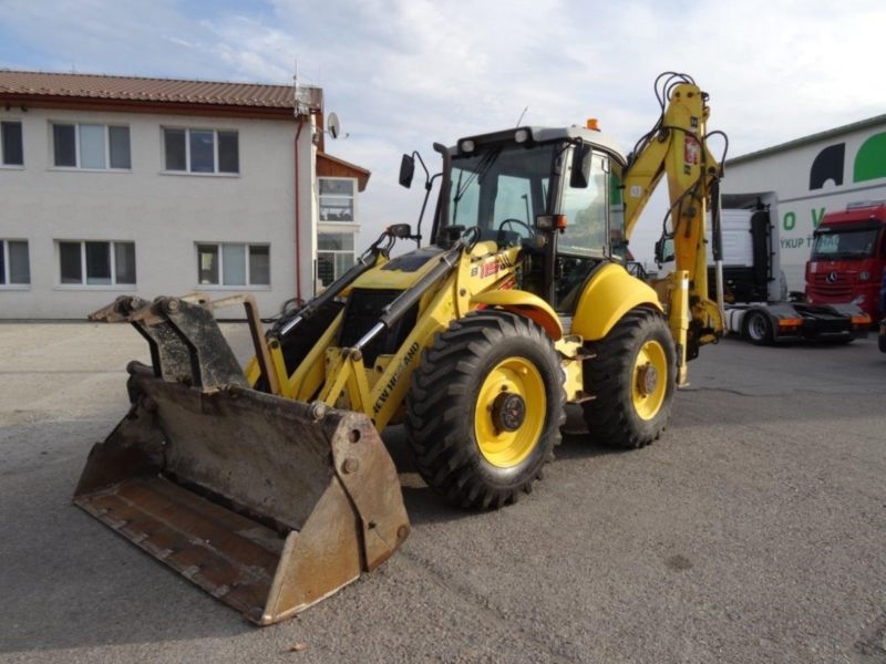 Экскаватор-погрузчик New Holland B115B