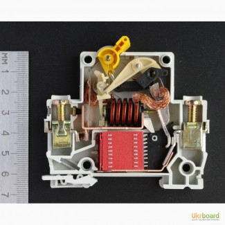 Автоматический выключатель (автомат) установить, замена
