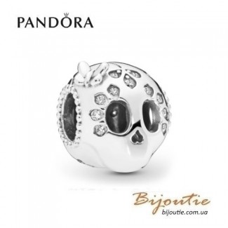 Шарм PANDORA ― Сияющий череп 797866CZ