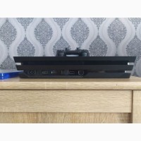 Продам в отличном состояние игровую приставку Sony PlayStation 4 Pro 1Tb