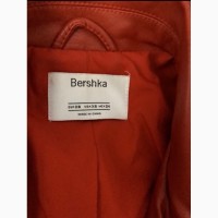 Кожаная куртка bershka (коротенькая, красная)