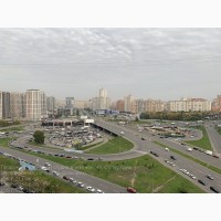 Продаж 3-кімнатної біля метро. Без %