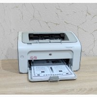 Лазерный принтер HP LaserJet P1005 + сетевой, USB кабели