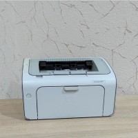 Лазерный принтер HP LaserJet P1005 + сетевой, USB кабели