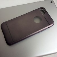 Силиконовый матовый чехол на iPhone 7