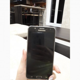 Продам телефон б/у Samsung J7 SM-J700H 2015 года