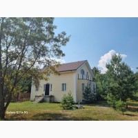 Продам 2 єт. кирпичній дом 300 кв.м. в с.Старіе Петровці, с.к Троянда