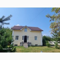 Продам 2 єт. кирпичній дом 300 кв.м. в с.Старіе Петровці, с.к Троянда