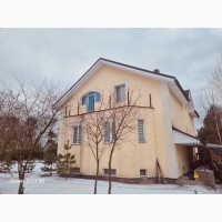 Продам 2 єт. кирпичній дом 300 кв.м. в с.Старіе Петровці, с.к Троянда