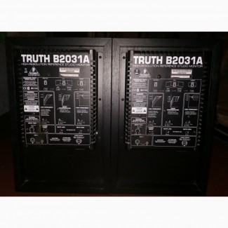 Продам пару студийных мониторов Behringer B2031 A