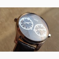 Часы Guess W70004G2, с двумя циферблатами. На ходу