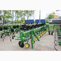 Просапний культиватор John Deere 825 (8 рядів)