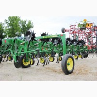 Просапний культиватор John Deere 825 (8 рядів)