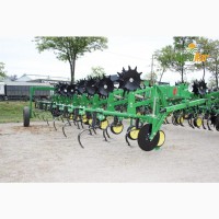 Просапний культиватор John Deere 825 (8 рядів)