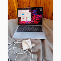 Продам MacBook Pro 13 2017 (Silver, 8/256 ГБ, A1708)