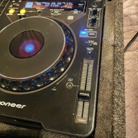 2 Цифровая CD-дека Pioneer CDJ-1000MK2 с футляром