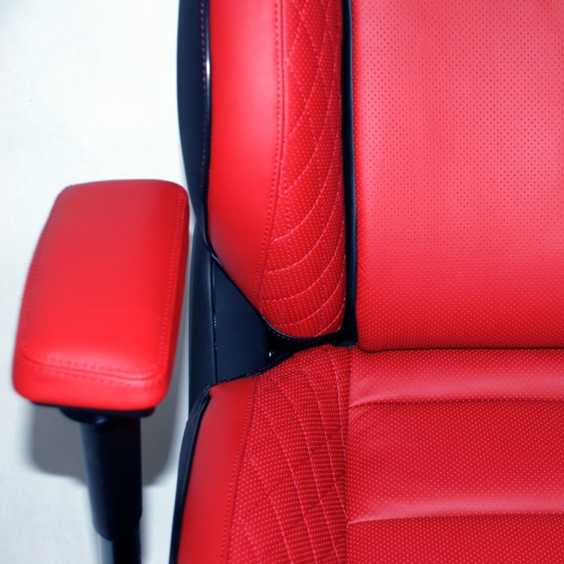 Фото 12. Офисное кресло из автомобильного сиденья Tesla model X