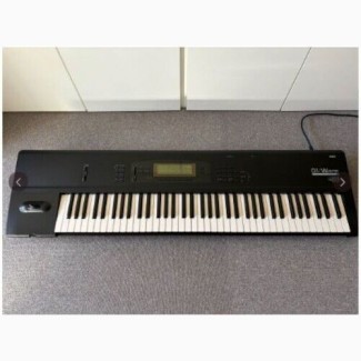 Продам Korg 01 W Pro 76-клавишный синтезатор с черной клавиатурой, музыкальные инструменты