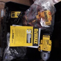 Продам два новыхгайковерта DEWALT DCF899P2