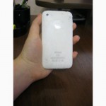 Продам б/у айфон версия 3gs