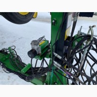 Сеялка точного высева пневматическая John Deere 1745